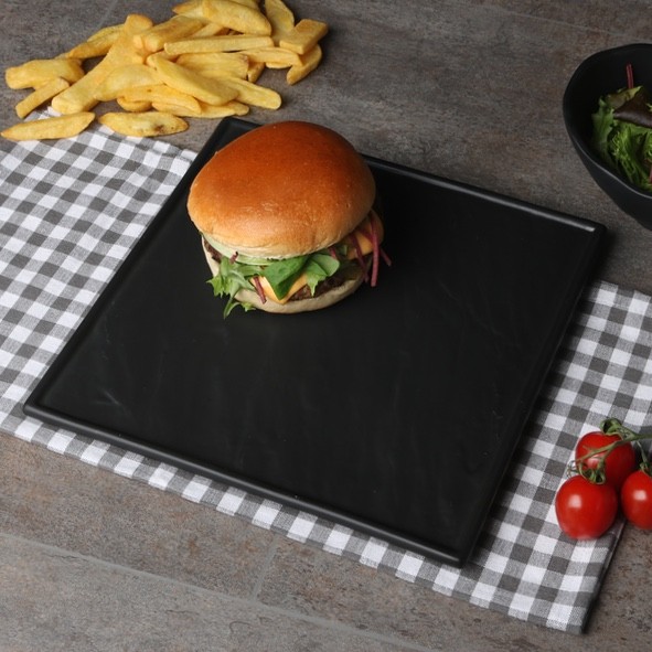 Assiette burger noire 26 x 26 cm aspect ardoise